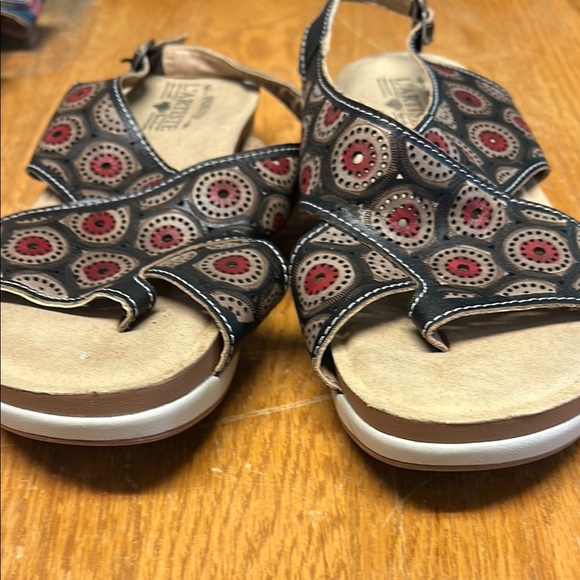 L'ATISTE Red and Black Sandals with Adjustable Straps - Picture 1 of 5